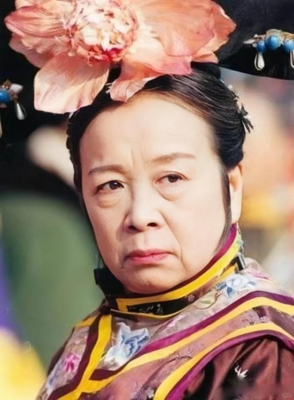 股涨柜 “容嬷嬷”年轻时竟是校花？本以为是开玩笑，看到照片后被惊艳了！